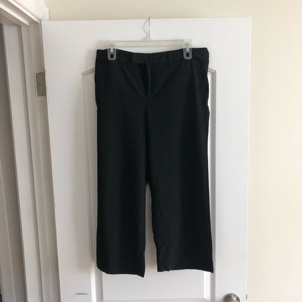 EUC Old Navy black capris -super comfortable!